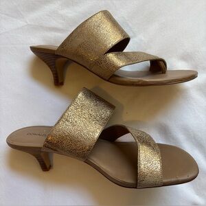 Donald / Pliner Gold Textured Women's Sandals